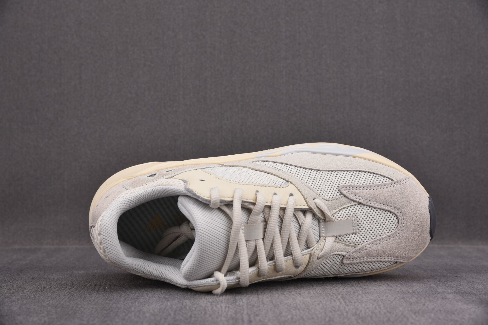 Sneakers Yeezy Boost 700 фото 3