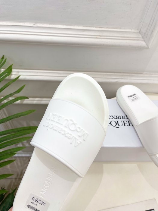 Шльопанці жіночі фото 6