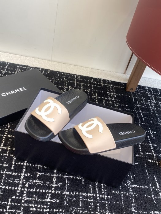 Шлепанцы женские фото 4