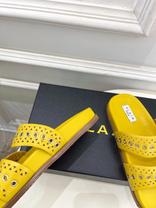 Шлепанцы женские фото 6