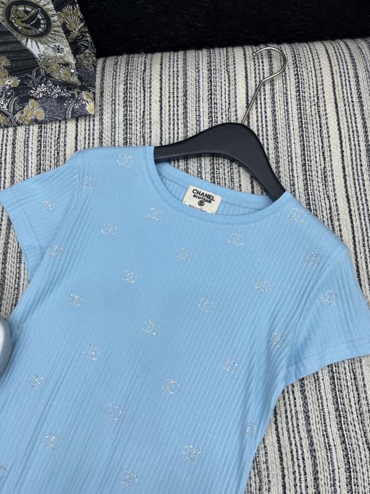 T-shirt women's фото 2