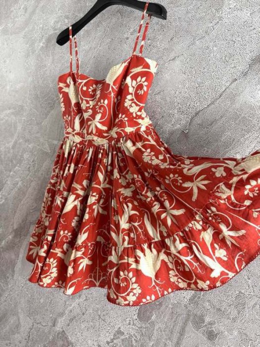 Red dress from suspenders фото 4