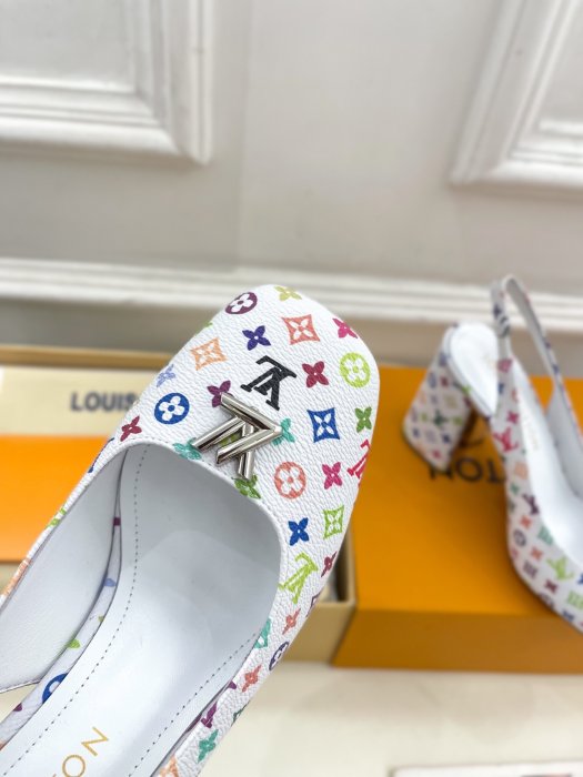 Босоножки фото 6