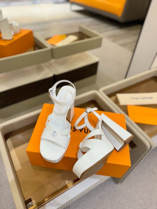 Босоножки фото 5