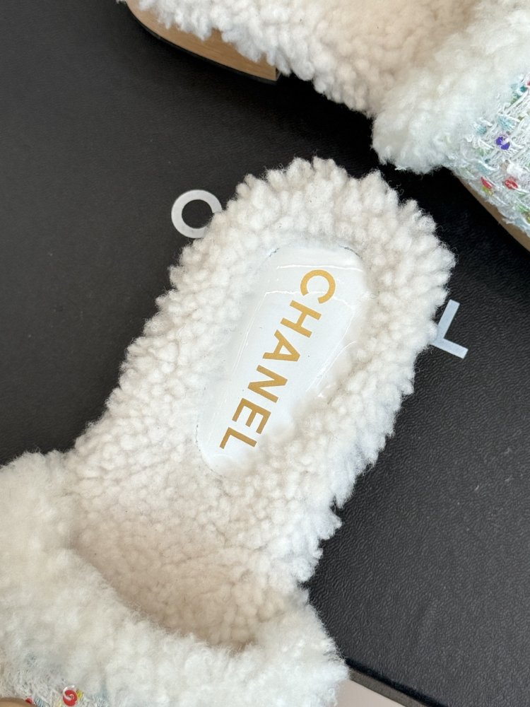 Шлепанцы женские фото 8