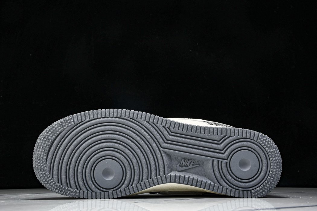 Кроссовки Nike Air Force 1'07 Low x LV фото 5