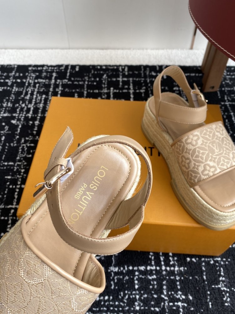 Сандалии женские фото 8