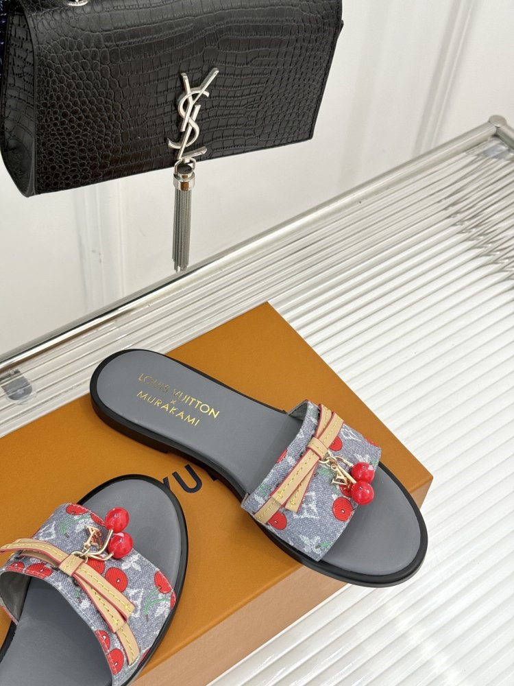 Шльопанці жіночі фото 5