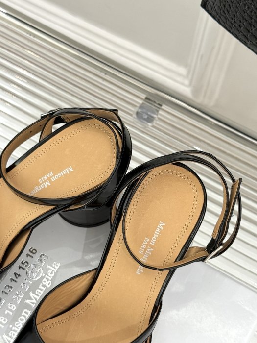 Босоніжки з роздвоєним носком фото 8