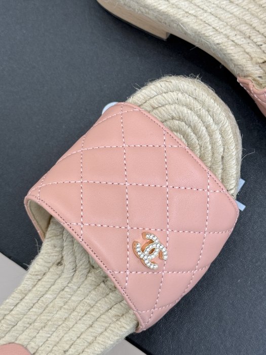 Шлепанцы женские фото 7