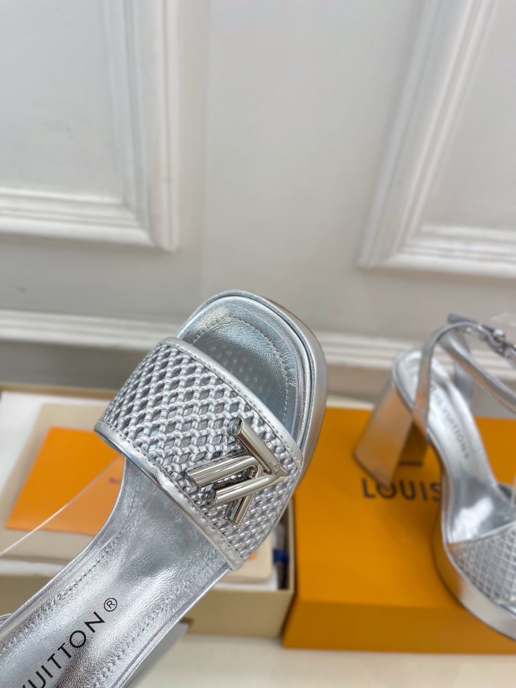 Босоножки фото 6