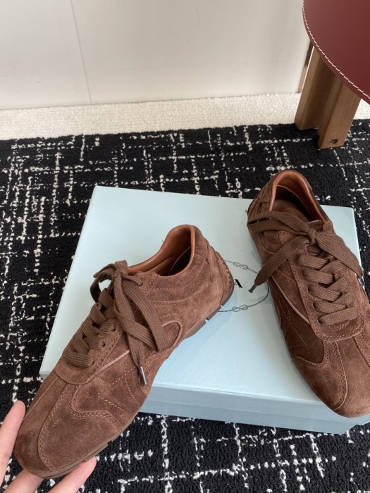 Кроссовки женские фото 7