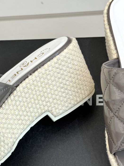 Шлепанцы женские фото 6