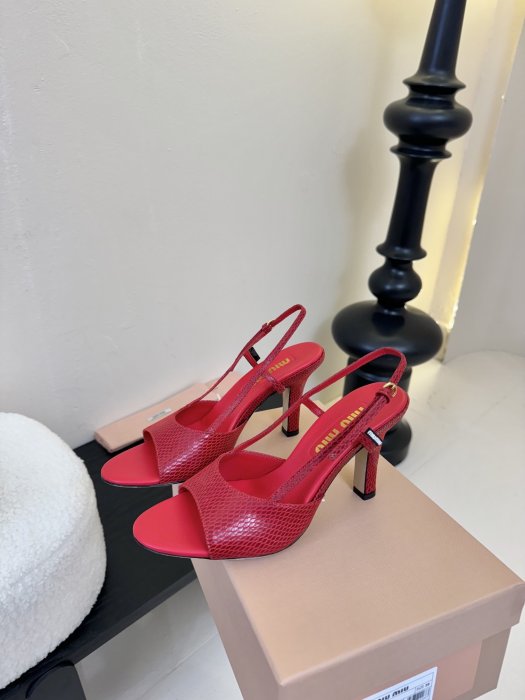 Босоножки фото 5