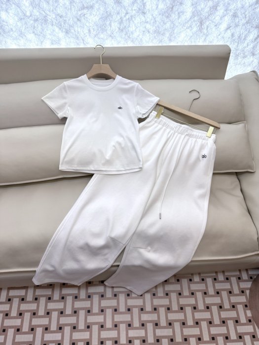 Костюм женский фото 3