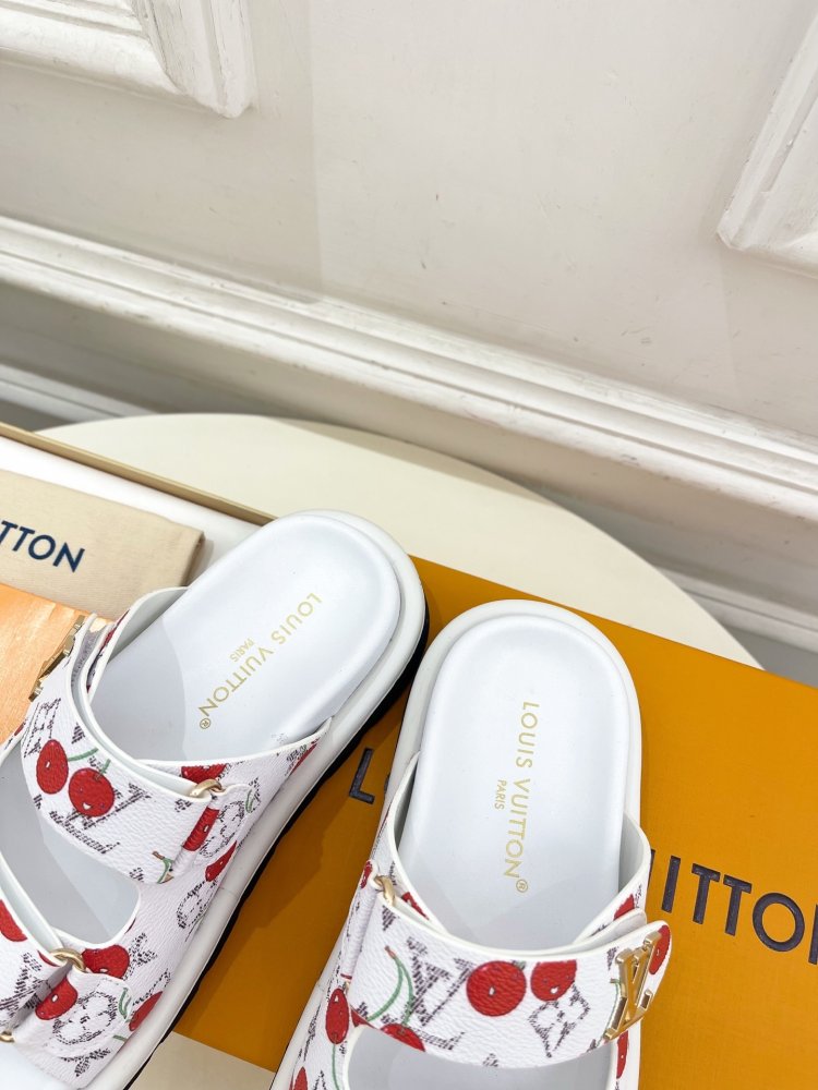 Шльопанці жіночі фото 8