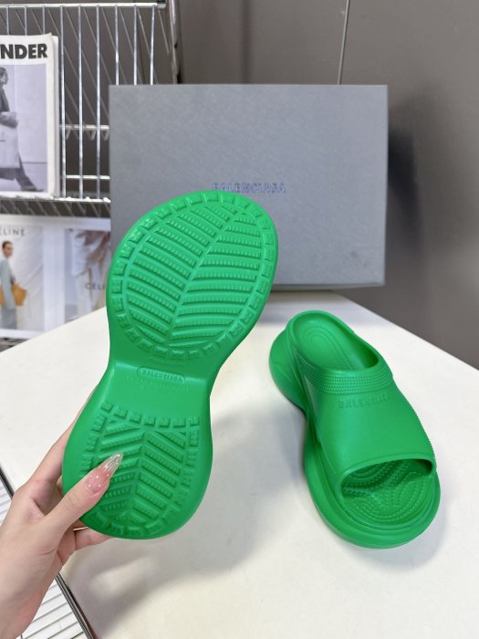 Шлепанцы фото 9