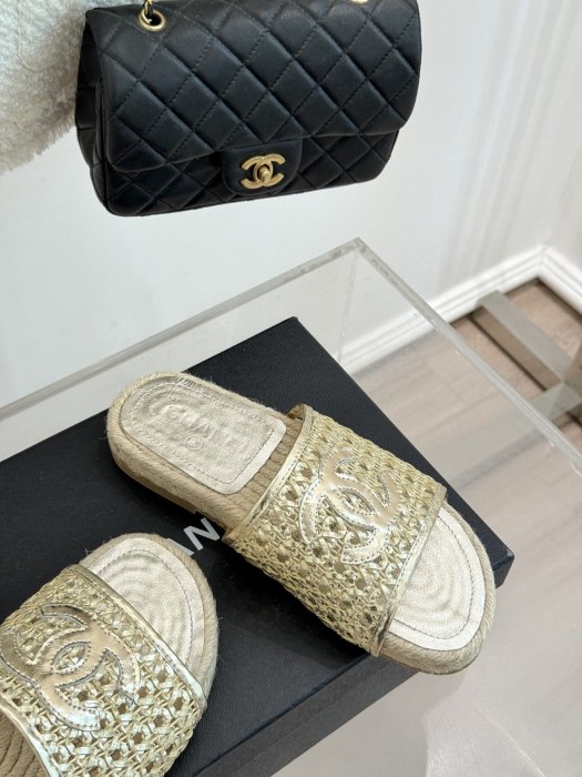 Шлепанцы женские фото 5