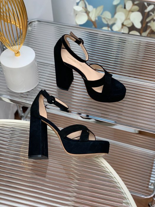 Босоножки фото 5