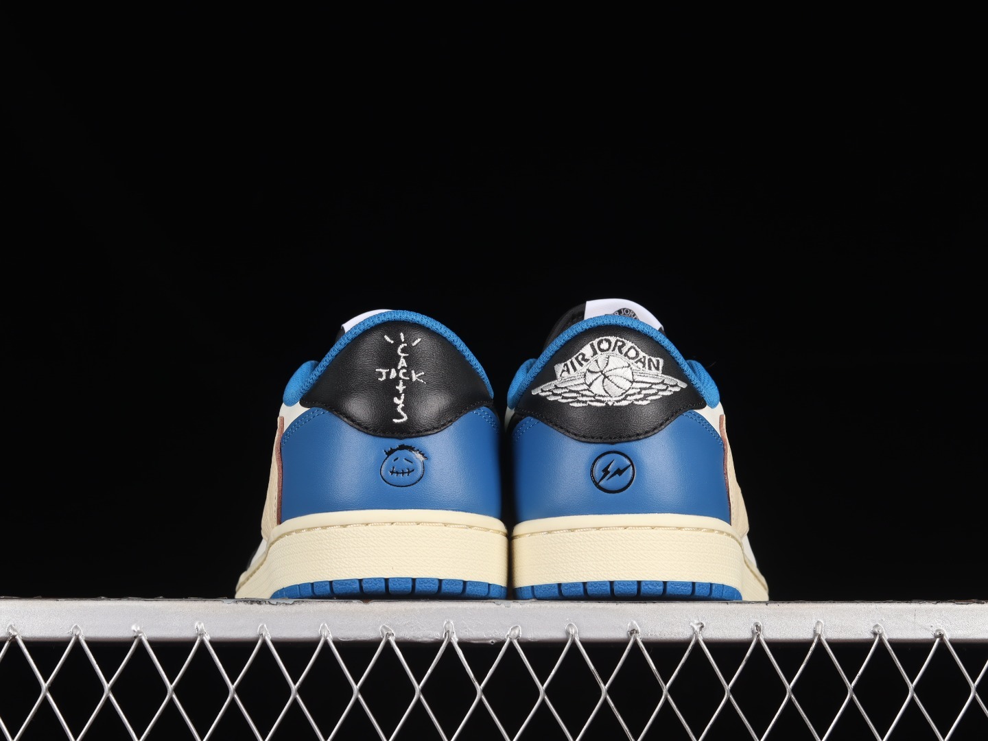 Sneakers Jordan 1 Retro Low OG SP Fragment DM7866-140 фото 4