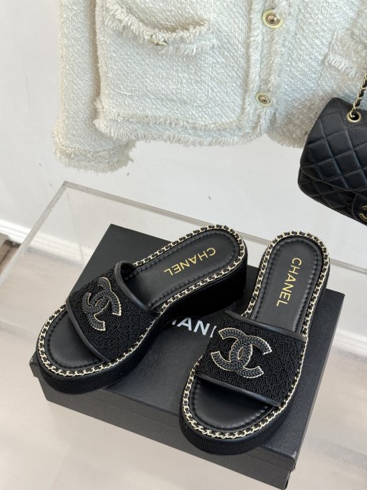 Шлепанцы женские фото 2