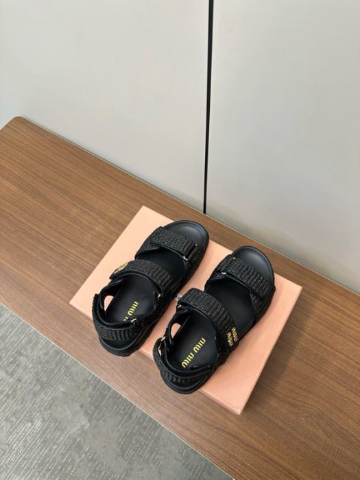 Сандалі жіночі фото 5