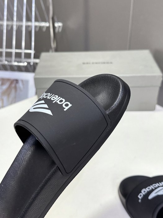 Шлепанцы фото 7