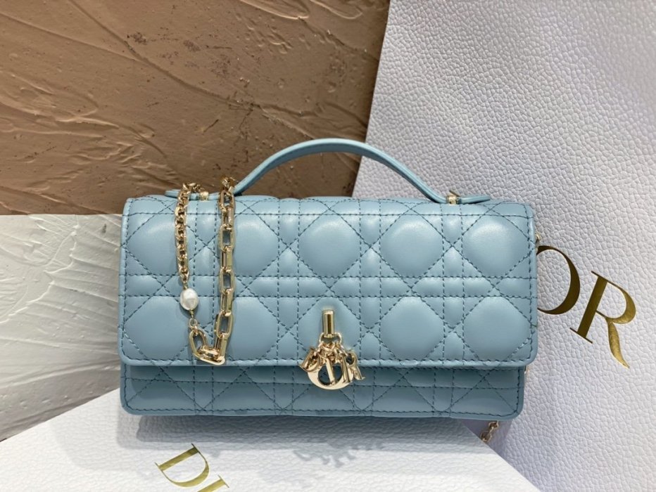 A bag women's Lady Dior 21 cm фото 2