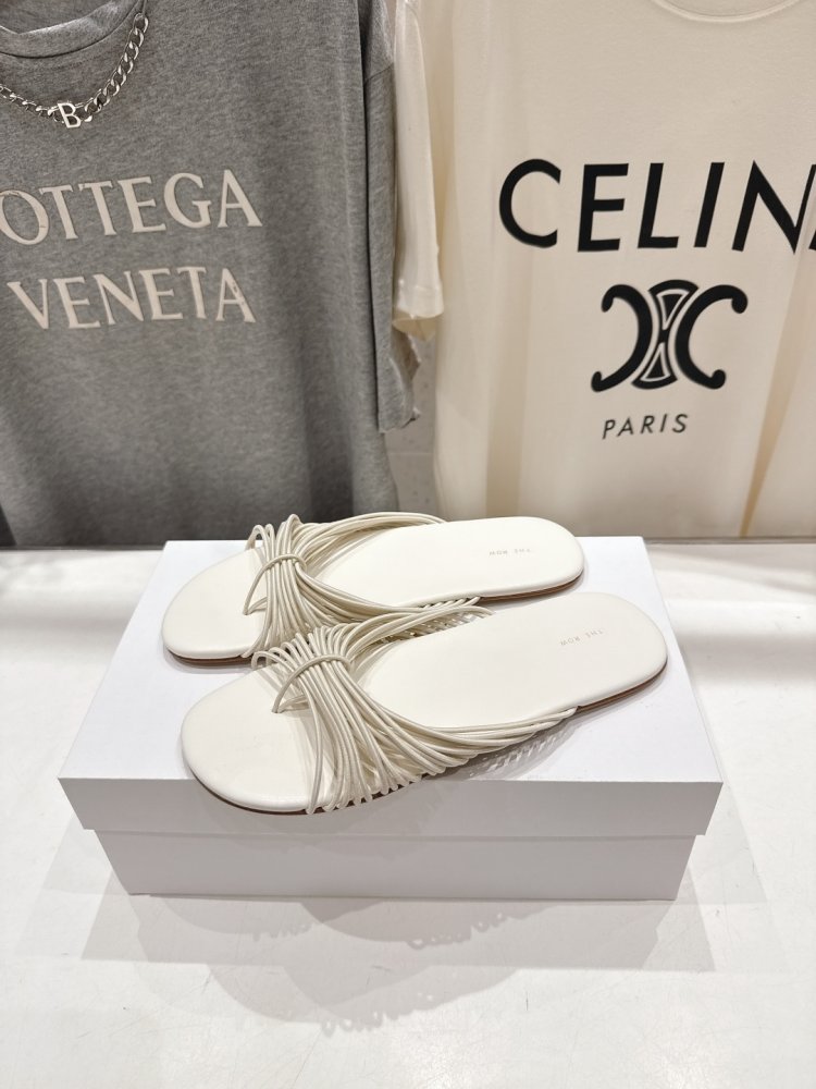 Шлепанцы женские фото 5