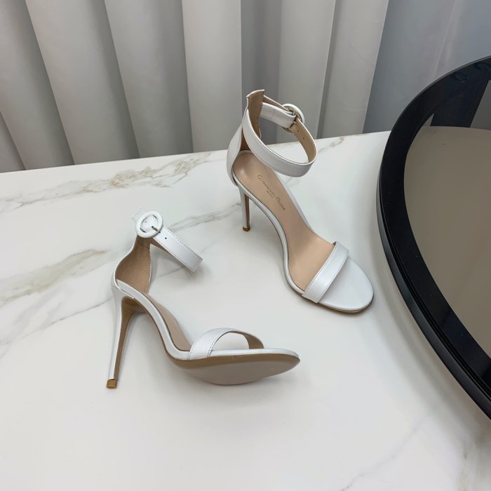 Босоножки фото 5