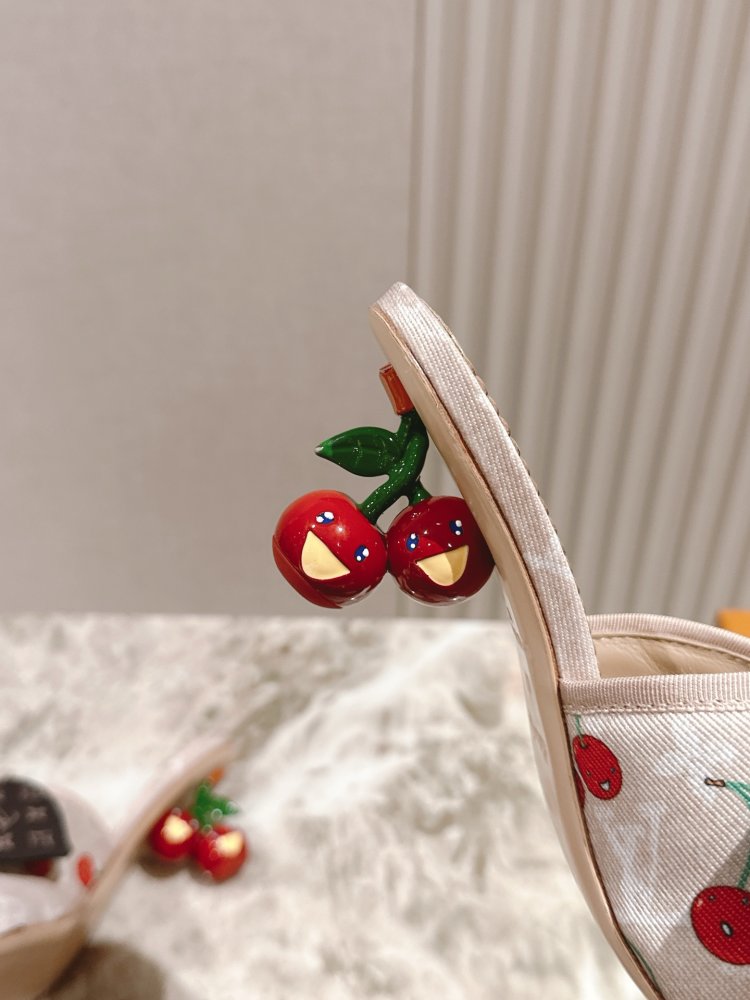 Босоножки фото 4