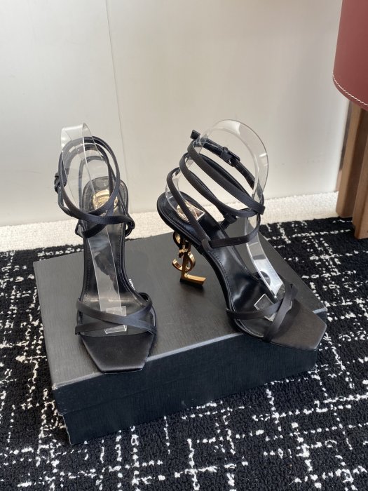 Босоножки фото 3