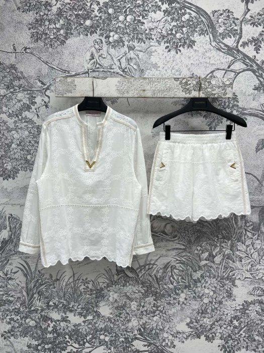 Костюм женский