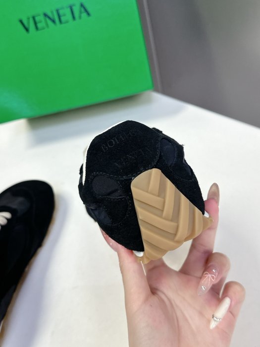 Кросівки жіночі фото 8