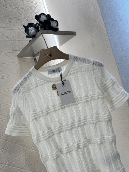 T-shirt women's фото 3