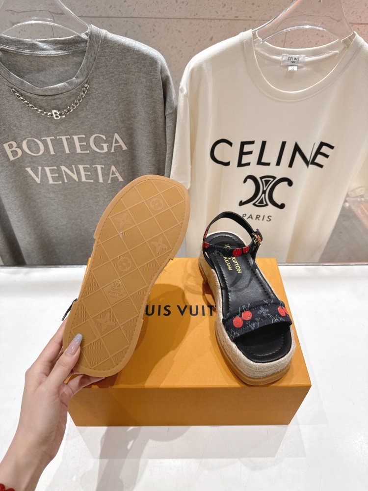 Сандалии женские фото 9