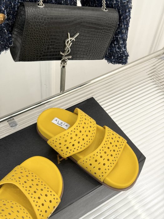 Шлепанцы женские фото 5