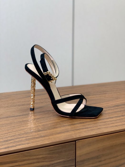 Босоножки фото 3