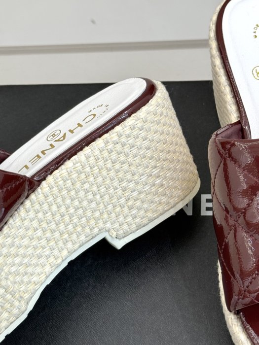 Шлепанцы женские фото 6