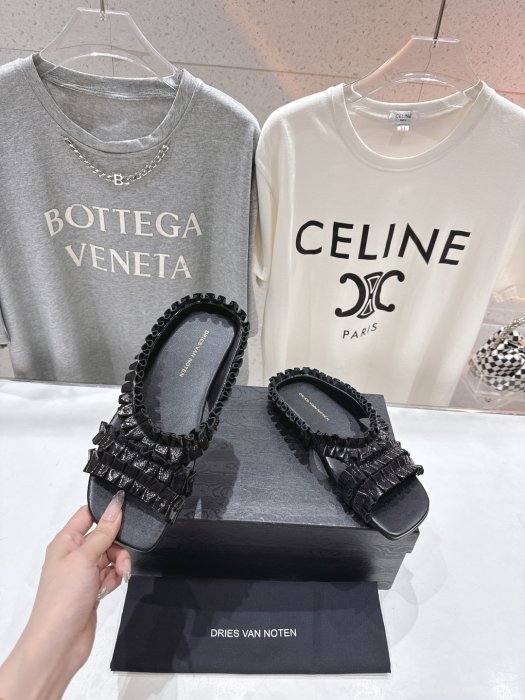 Шлепанцы фото 4