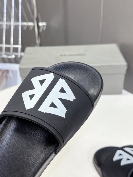 Шльопанці фото 7