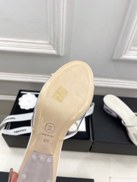 Шлепанцы женские фото 9