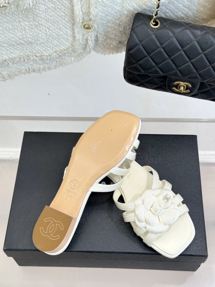 Шльопанці жіночі фото 9