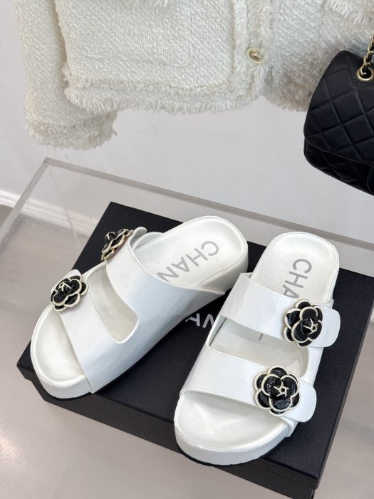 Шлепанцы фото 2