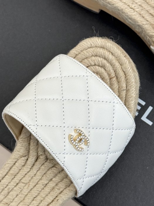 Шлепанцы женские фото 7