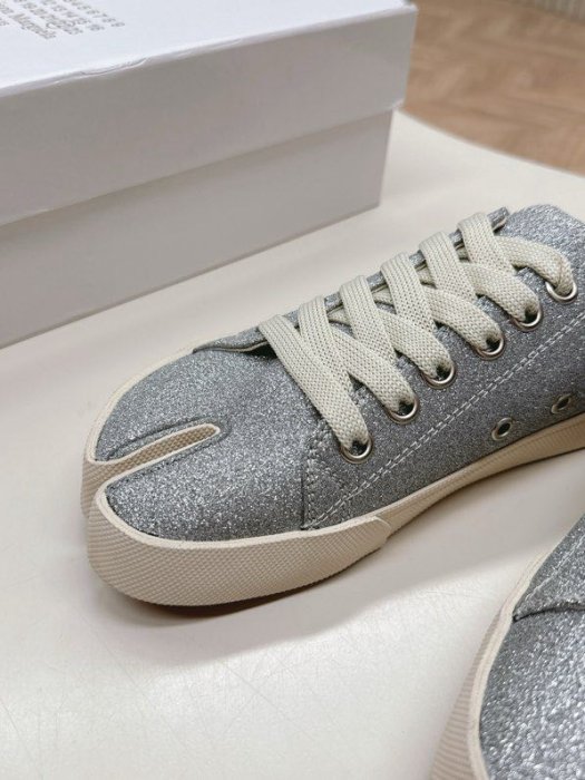 Кеди мюли з роздвоєним носком фото 7