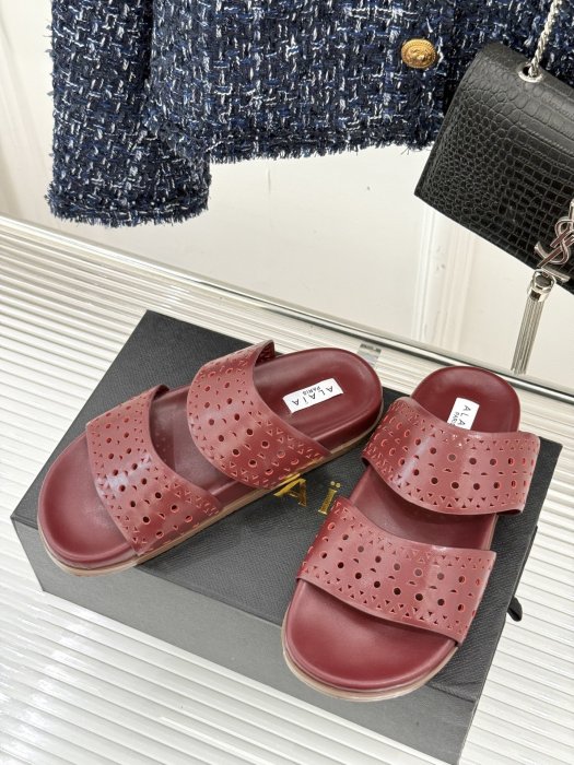 Шлепанцы женские фото 2