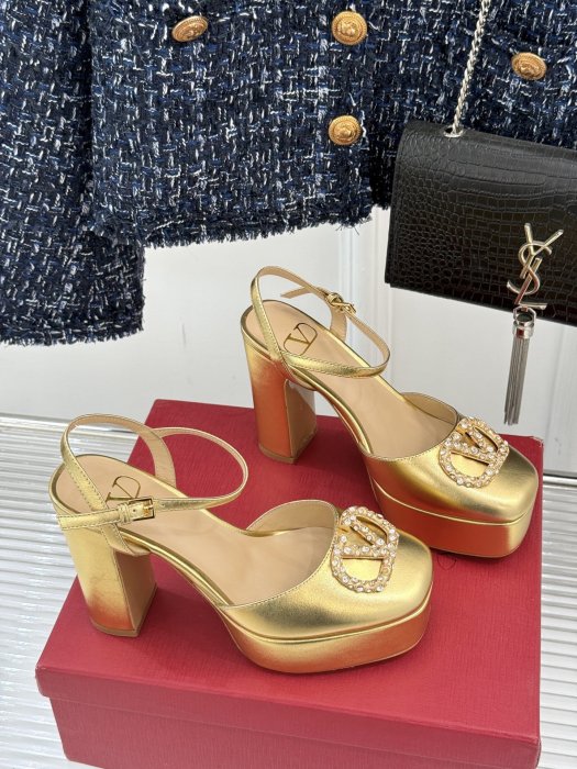 Sandals фото 3