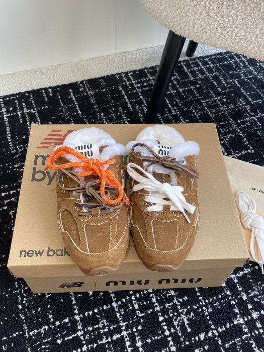 Sneakers мюли on fur women's Miu Miu x New Balance 530 фото 2