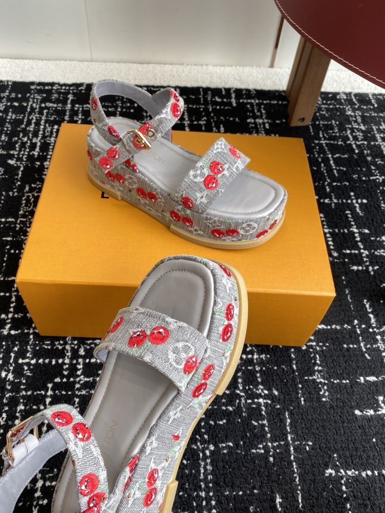 Сандалии женские фото 6